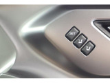 運転席のシートポジションを2か所記憶させることがシートメモリー機能が付いております。ボタンを押すと設定したシートポジションに自動で動きます♪