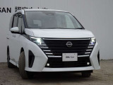 アダプティブLEDヘッドライト。フロントカメラで前方の状況を検知し対向車や先行車に眩しい思いをさせることなく必要なところだけを遠くまで照射します。