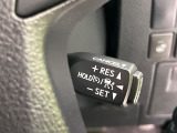 【レーダークルーズコントロール】高速道路での長距離走行が楽に!!自動で速度を保つクルーズコントロールが、衝突軽減システムと連携し、前方の車両を感知して車間を保つように速度調節してくれます!!