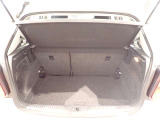 荷室は荷物を隠せるトノカバー付!充分な荷室の広さです!