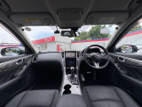 広々とした運転席!上室感のある車内で快適なドライブをお楽しみください♪