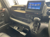 【 オートエアコン 】車内温度を感知して自動で温度調整をしてくれるのでいつでも快適な車内空間を創り上げます。