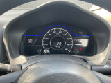 視認性の高いメーターで運転情報を的確に把握できます