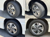 195/65R15 純正アルミホイール装着。