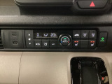 運転席・助手席には寒い冬には嬉しいシートヒーターつき。