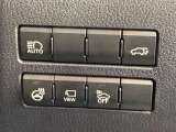 【パワーバックドア】スマートキーや運転席のボタンを押すだけでリアゲートが自動で開閉します!荷物を持っている時や、高い位置にあるバックドアを閉める際に便利な機能です♪