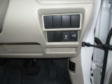各種機能のボタンがあります。もちろん運転席からの操作も可能。スマートに使いこなしてください。