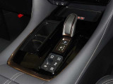 電動パーキングブレーキ・ブレーキホールドを装備してます。ホールド機能は信号待ちが多い一般道で疲労軽減になり、大好評です!