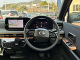 前の運転席周りです。