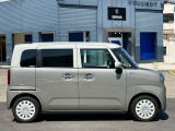 メーカー保証となります。一般保証は新規登録日より初回車検日まで(3年60,000km)、特定保証は新規登録日より5年100,000kmまでとなります。