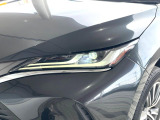 【シーケンシャルターンランプ付きLEDヘッドライト】人気の『流れるウィンカー』付きのLEDヘッドライトを装備♪高級感はもちろん、点灯時は存在感たっぷりで他車からも認識されやすく安心です。