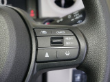 【ACC〈アダプティブ・クルーズ・コントロール〉】予め設定した車速内でクルマが自動的に加減速。前走車との適切な車間距離を維持しながら追従走行しドライバーの運転負荷を軽減します。