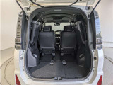 3列目を倒すと、大きな荷物の積載も可能です
