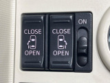 【両側パワースライドドア】スマートキーや運転席のスイッチで後席両側スライドドアの開閉が可能♪電動だから力を入れてドアを開ける必要が無く、小さなお子様でも簡単に開け閉めでき快適です♪