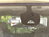 【インテリジェントエマージェンシーブレーキ】フロントカメラで前方の車両や歩行者を検知。衝突しそうな時は衝突被害軽減ブレーキが作動、衝突回避をサポート。より安全にドライブをお楽しみいただけます。
