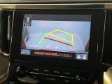カラーバックガイドモニター!ハンドル切れ角に連動した予測線表示があります!