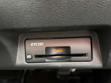ETCならこんな利点が!!1. キャッシュレスシステムで、現金などを用意する必要無し!2. 料金所をノンストップで通過!3. 料金所付近での発進・停止の繰り返しがなくなり、排気ガスや騒音の発生が削減されます。