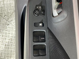 【パワーウインドウ】運転席のスイッチで、各席の窓ガラスの開閉ができます!あると便利ですよね!