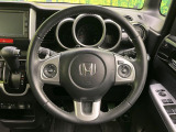 【純正革巻きステアリング】上質な革を使用することで、手にしっかり馴染みとても運転しやすいハンドルです♪
