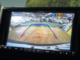 【バックカメラ】駐車時に後方がリアルタイム映像で確認できます。大型商業施設や立体駐車場での駐車時や、夜間のバック時に大活躍!運転スキルに関わらず、今や必須となった装備のひとつです!
