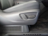 パワーシート搭載。微妙な調整が手軽にでき、ピッタリのポジションで運転することが可能です。