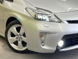 【LEDヘッドライト】悪天候や夜間走行時も良好な視界を確保し安心して運転できる高輝度LEDヘッドライトを装備!点灯速度が早く、消費電力も抑えられています。