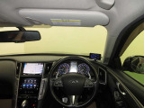 ドライバー目線で、使いやすく安全操作性と良好な視界を実現した運転席です。