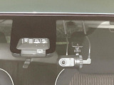 【トヨタセーフティセンス】走行中に前方の車両等を認識し、衝突しそうな時は警報とブレーキで衝突回避と被害軽減をアシスト。より安全にドライブをお楽しみいただけます。