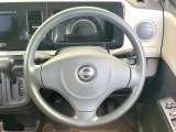 インテリアに合わせたデザインのステアリングは、運転される方のことも考え、運転しやすい形状、大きさです。是非一度、実際に触ってお確かめください。