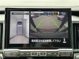 【マルチアラウンドモニター】まるでクルマを真上から見下ろしたかのような視点で駐車をサポートします!クルマの斜め後ろや真横など、前後左右の4つのカメラの映像が合成されて、モニターに映し出されます。