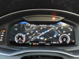 重厚感と安定感があり、同時にダイナミックさも備えるAudiの走り。機能やデザインが革新的なメーター。