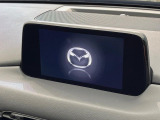 【マツダコネクトナビ】車内の雰囲気にマッチした一体型タイプのナビ。各種車輌設定やBluetooth再生等、様々な機能が楽しめます。直感的なダイヤル操作が可能で、使い勝手も良好です。