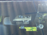 【トヨタセーフティセンス】走行中に前方の車両等を認識し、衝突しそうな時は警報とブレーキで衝突回避と被害軽減をアシスト。より安全にドライブをお楽しみいただけます。