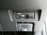 純正ETC2.0付 料金所もスムーズに通れ、割引料金の適用もあります。ビルトインできれいに収まっており、見た目もスマートです。
