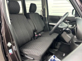 運転席まわりには十分なスペースがあり、大柄な方でもゆったり運転していただける環境です。