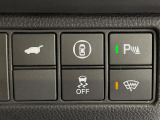 【パワーバックドア】スマートキーや運転席のボタンを押すだけでリアゲートが自動で開閉します!荷物を持っている時や、高い位置にあるバックドアを閉める際に便利な機能です♪