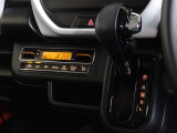 車内を快適に、オートエアコンを装備しています。