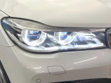 ●LEDヘッドライト:夜間走行時も良好な視界を確保し安心して運転できる高輝度LEDヘッドライトを装備!点灯速度が早く、消費電力も抑えられています。