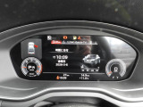 重厚感と安定感があり、同時にダイナミックさも備えるAudiの走り。機能やデザインが革新的なメーター。
