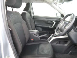 【フロントシート】運転しやすいドライバーズコックピット!ドライブが楽しくなります。