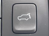 【パワーバックドア】スマートキーや運転席のボタンを押すだけでリアゲートが自動で開閉します!荷物を持っている時や、高い位置にあるバックドアを閉める際に便利な機能です♪