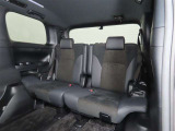 便利な5:5分割可倒式シートです。収納と乗車人数のバランスに優れています♪荷物の大きさに応じたラゲージスペースをフレキシブルに作り出せるので、シーンに応じた使い方ができます♪