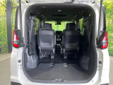普段のお買い物や通勤、送迎等に十分な荷室スペースを確保しております。セカンドシートを倒すと、大きな荷物の積載も可能です♪