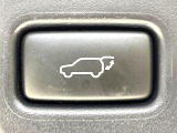 【パワーバックドア】スマートキーや運転席のボタンを押すだけでリアゲートが自動で開閉します!荷物を持っている時や、高い位置にあるバックドアを閉める際に便利な機能です♪