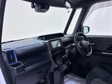 ダイハツのお店では、ダイハツ車を知り尽くしたプロフェッショナルが、専用の診断機器を使って各システムを点検しております。