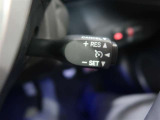高速道路などで一定速度のクルージングに便利なクルーズコントロール。