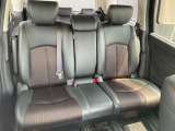 後席でも膝前スペースはしっかり確保。大人でもゆったり寛げます!