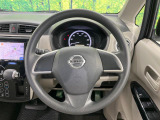 インテリアに合わせたデザインのステアリングは、運転される方のことも考え、運転しやすい形状、大きさです。是非一度、実際に触ってお確かめください。