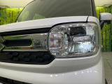 【LEDヘッドライト】悪天候や夜間走行時も良好な視界を確保し安心して運転できる高輝度LEDヘッドライトを装備!点灯速度が早く、消費電力も抑えられています。