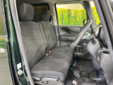 運転席シート廻りは使用感も少なく、良好な状態となっています。前オーナー様が丁寧に使っていたことがよくわかりますね。